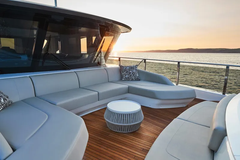 Slide: The Image of Foredeck with Spa Bath - 4