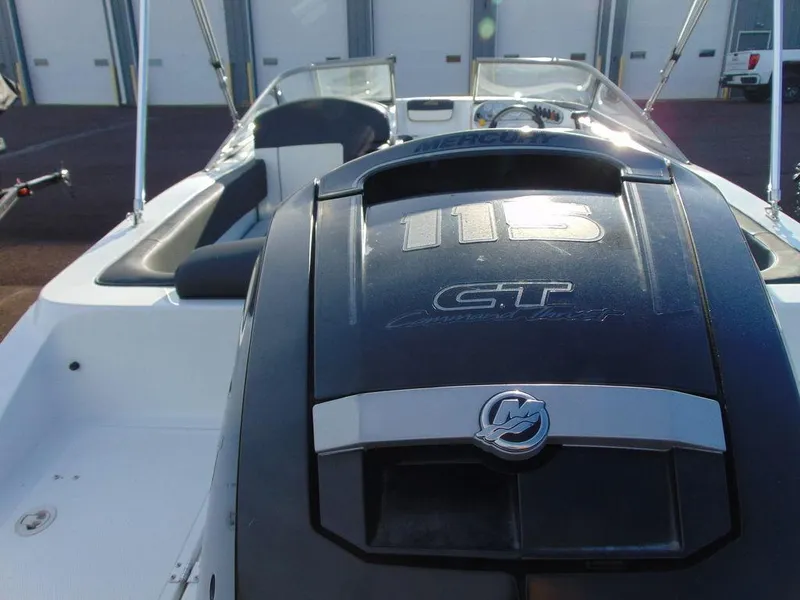 Slide: The Image of 2015 Caravelle 19EBo boat with 115 CT engine, interior view. - 4