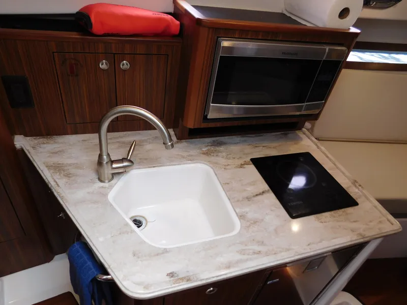 Slide: The Image of Pursuit OS 325 Offshore 2018 - 64