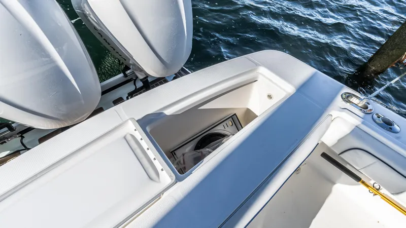 Slide: The Image of Regulator Marine 34 Center Console 2016 - 11