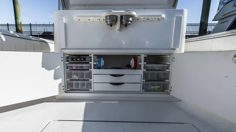 Slide: The Image of Regulator Marine 34 Center Console 2016 - 14