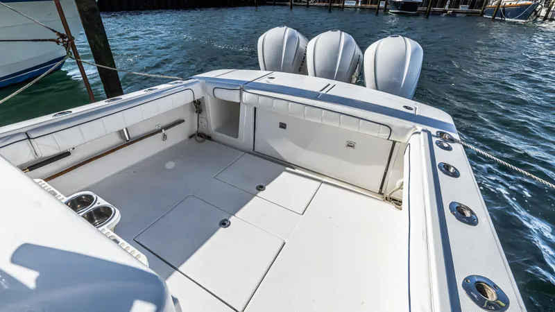 Slide: The Image of Regulator Marine 34 Center Console 2016 - 16