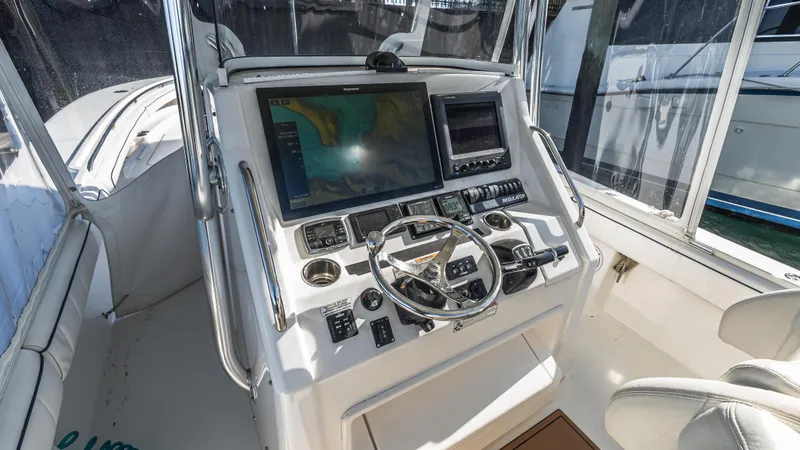 Slide: The Image of Regulator Marine 34 Center Console 2016 - 20
