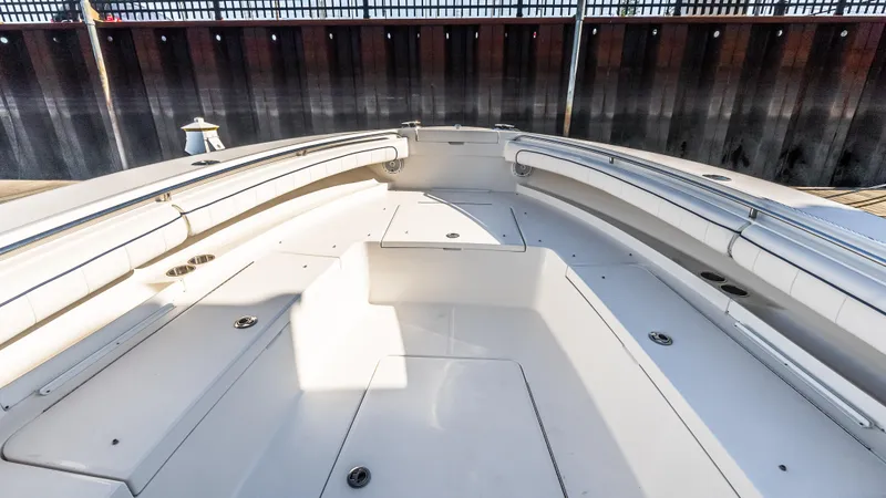 Slide: The Image of Regulator Marine 34 Center Console 2016 - 24