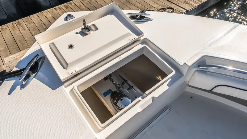 Slide: The Image of Regulator Marine 34 Center Console 2016 - 31