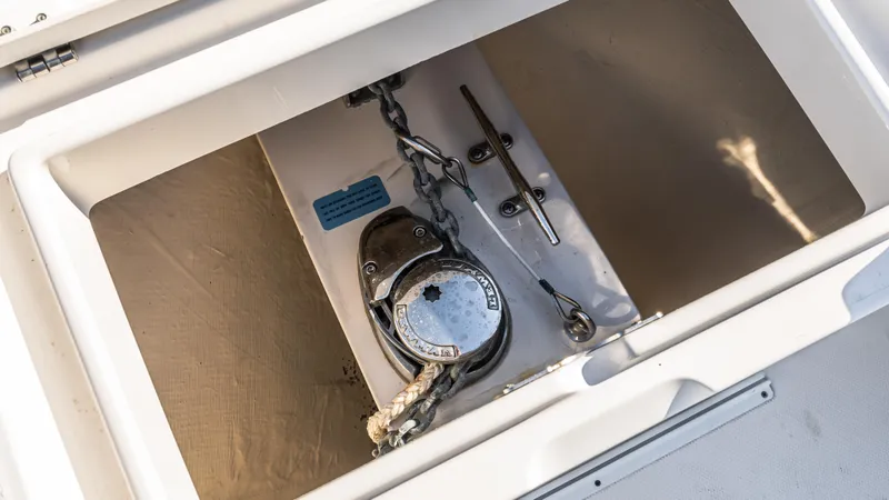 Slide: The Image of Regulator Marine 34 Center Console 2016 - 32