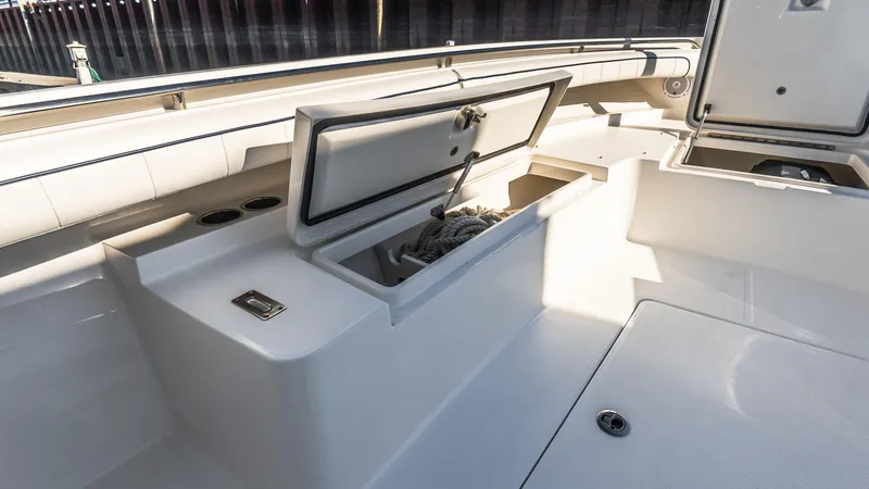 Slide: The Image of Regulator Marine 34 Center Console 2016 - 34