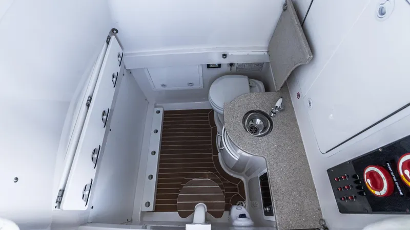 Slide: The Image of Regulator Marine 34 Center Console 2016 - 38