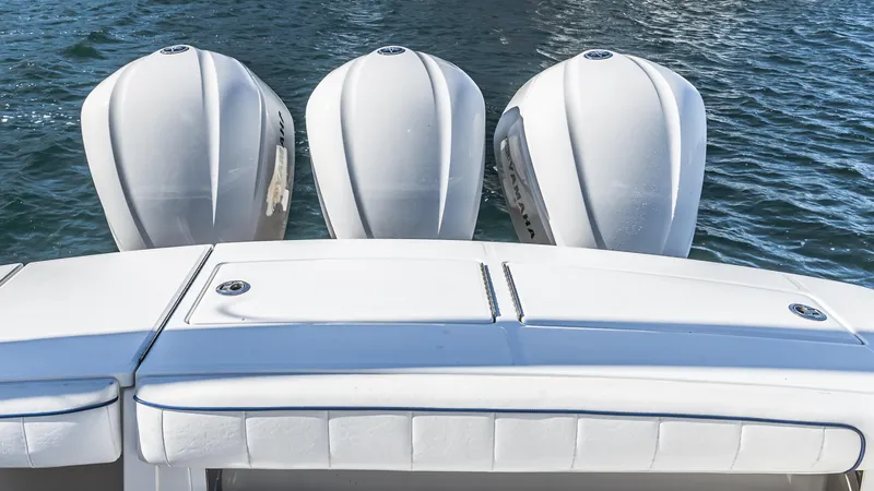 Slide: The Image of Regulator Marine 34 Center Console 2016 - 9