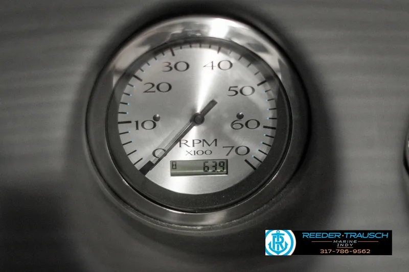Slide: The Image of 2023 Bennington 20 SVL RPM gauge displaying 639 hours. - 31