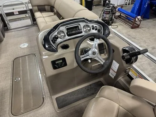 Slide: The Image of 2023 Sun Tracker SportFish 22 XP3 boat interior with steering console and seating. - 12