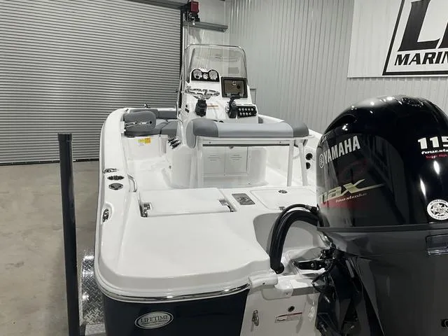 Slide: The Image of NauticStar 191 Hybrid 2025 - 14