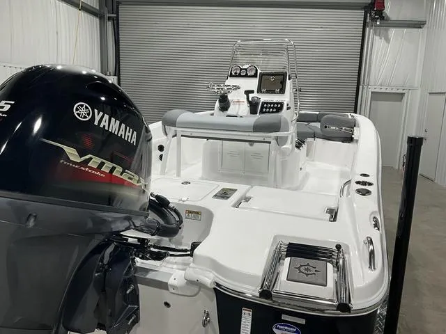 Slide: The Image of NauticStar 191 Hybrid 2025 - 15