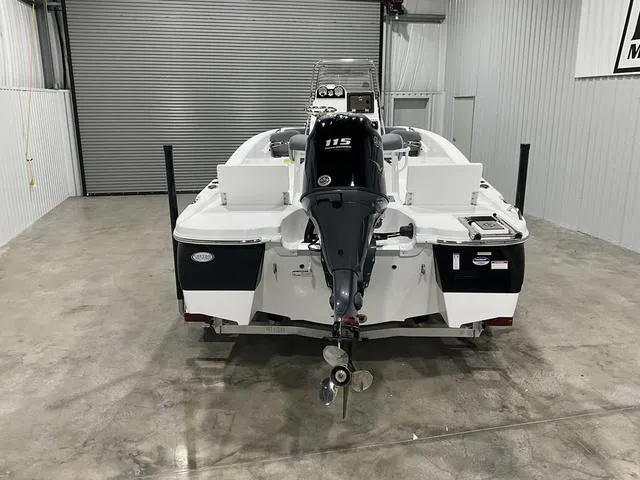 Slide: The Image of NauticStar 191 Hybrid 2025 - 5