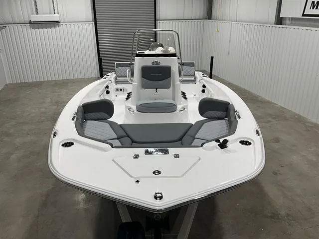 Slide: The Image of NauticStar 191 Hybrid 2025 - 7