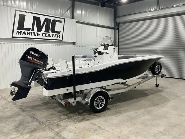 Slide: The Image of NauticStar 191 Hybrid 2025 - 8