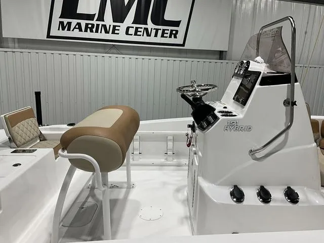 Slide: The Image of 2025 NauticStar 191 Hybrid boat interior at LMC Marine Center. - 9