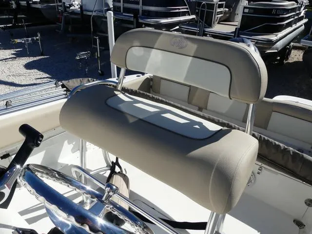 Slide: The Image of NauticStar 2102 Legacy 2018 - 11