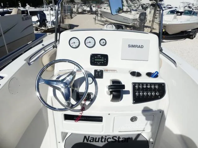 Slide: The Image of NauticStar 2102 Legacy 2018 - 9
