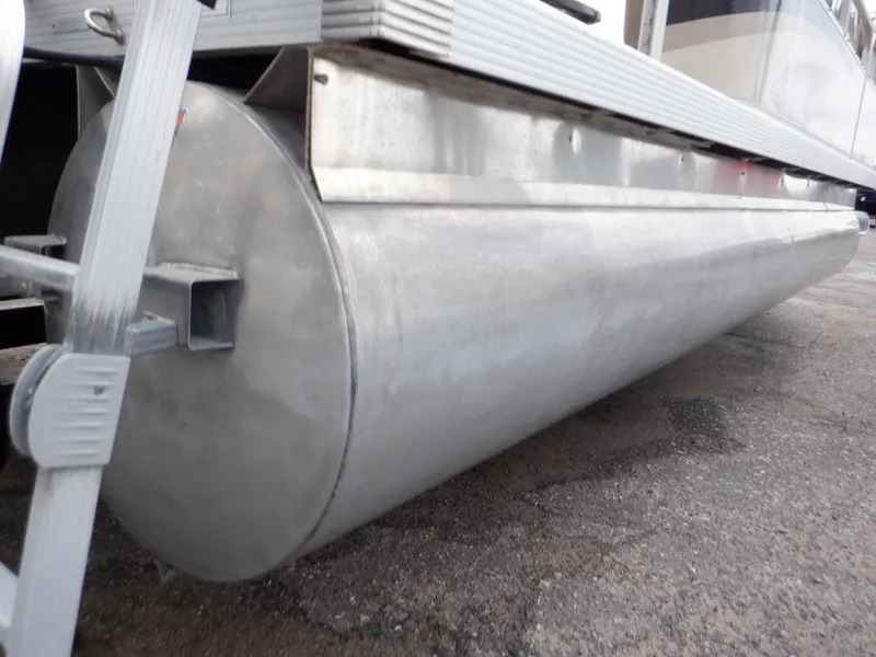 Slide: The Image of Close-up of a 2011 Bennington 22 SSL pontoon boat's aluminum pontoon tube. - 27
