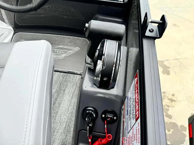 Slide: The Image of 2025 Bennington 22MSB boat throttle control and dashboard details. - 15
