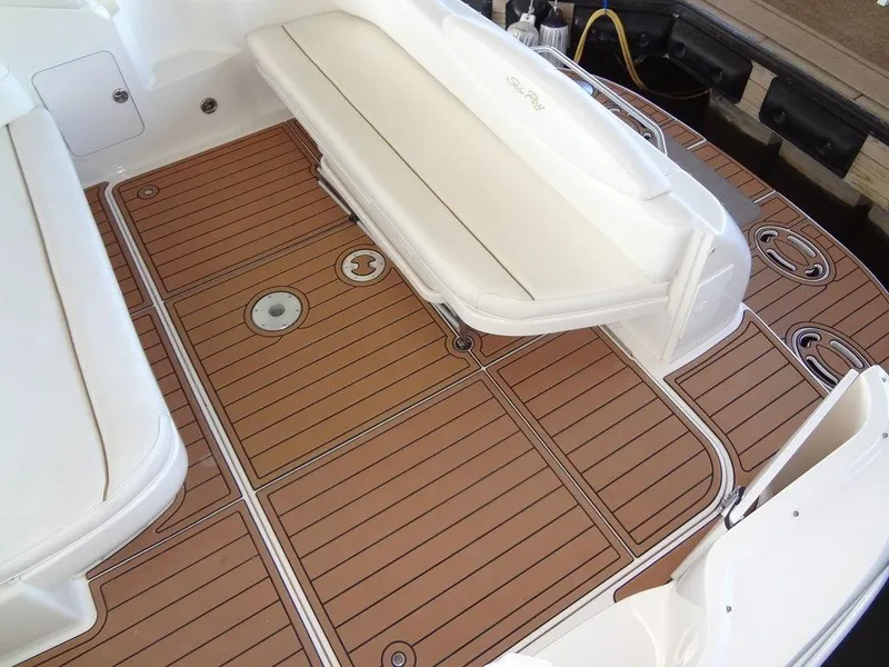 Slide: The Image of Sea Ray 340 Sundancer 2000 model with teak-style deck and white seating. - 16