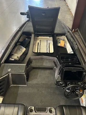 Slide: The Image of 2024 Skeeter ZXR 21 boat interior with Yamaha 250HP SHO engine, open storage compartments. - 12