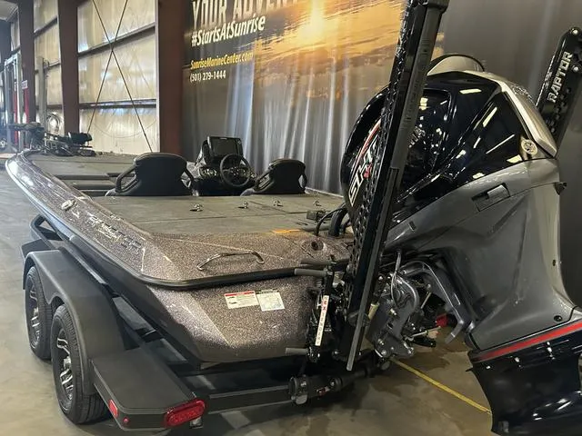 Slide: The Image of 2024 Skeeter ZXR 21 boat with Yamaha 250HP SHO engine in showroom. - 4