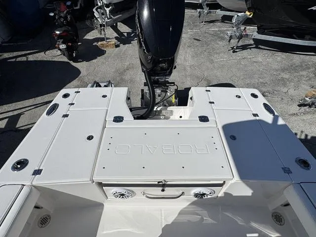 Slide: The Image of Robalo 246 Cayman 2024 - 20