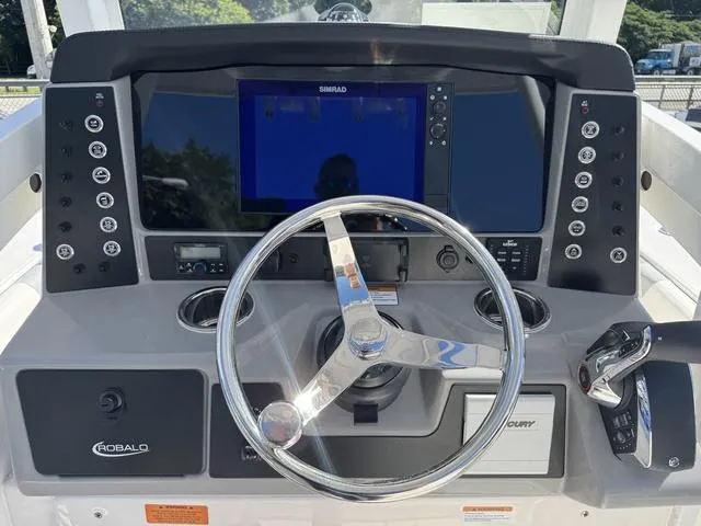 Slide: The Image of Robalo 246 Cayman 2024 - 26