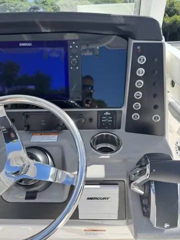 Slide: The Image of Robalo 246 Cayman 2024 - 28