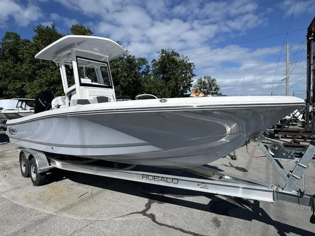 Slide: The Image of Robalo 246 Cayman 2024 - 3