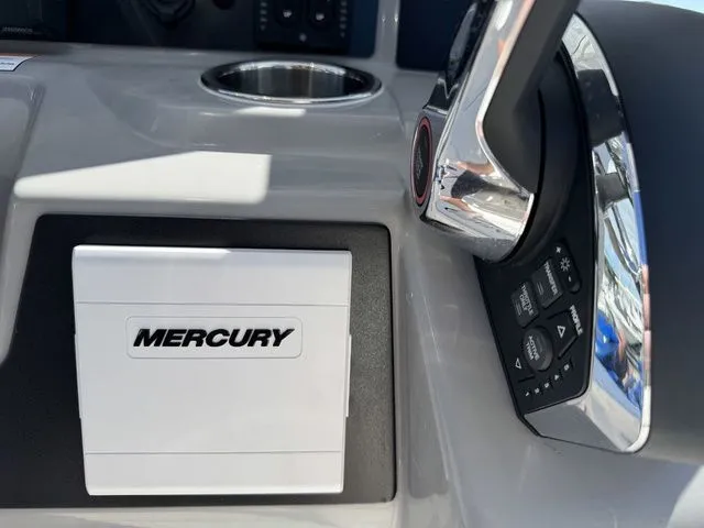 Slide: The Image of Robalo 246 Cayman 2024 - 34