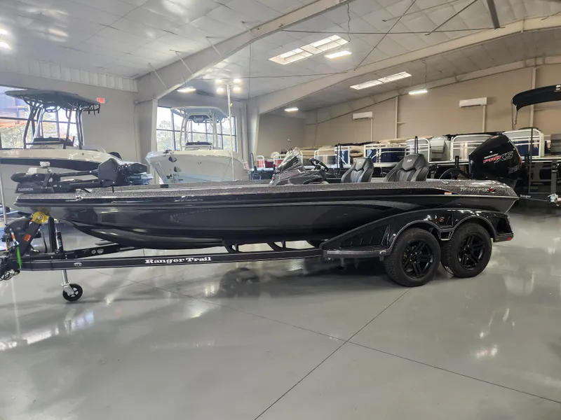 Slide: The Image of 2025 Ranger Z520R Garmin Ranger Cup boat in showroom, side view. - 6