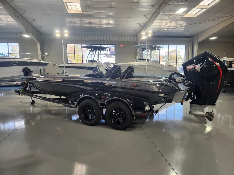 Slide: The Image of 2025 Ranger Z520R Garmin Ranger Cup boat in showroom, side view. - 7