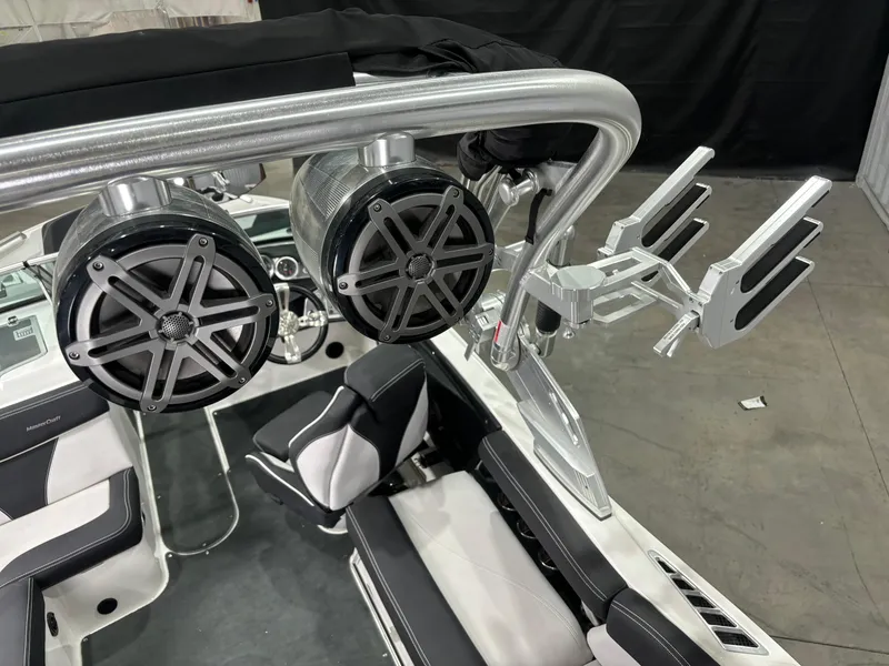 Slide: The Image of MasterCraft XT21 2017 - 10