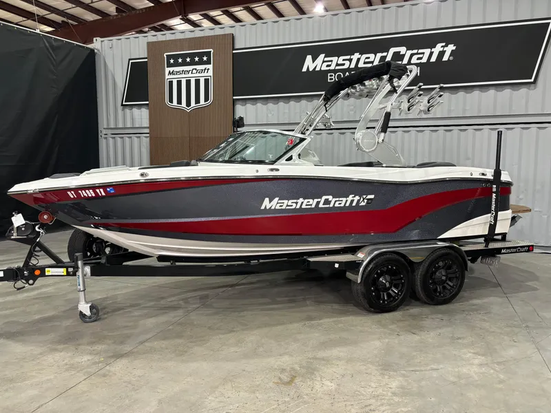 Slide: The Image of MasterCraft XT21 2017 - 19