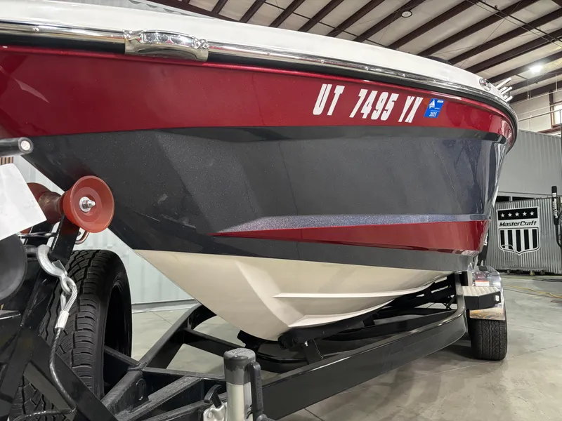 Slide: The Image of MasterCraft XT21 2017 - 2