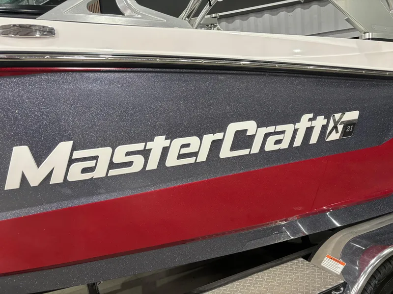 Slide: The Image of MasterCraft XT21 2017 - 3