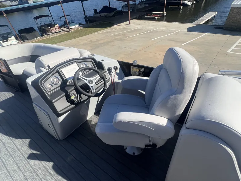 Slide: The Image of Bentley Pontoons Bentley 223 Navigator (3/4 Tube) 2022 - 10