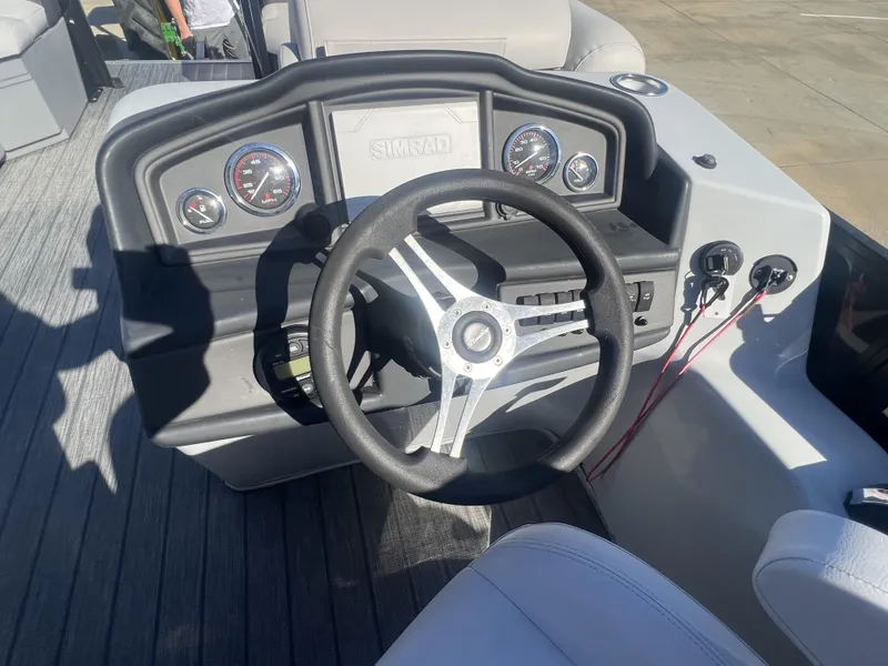 Slide: The Image of Bentley Pontoons Bentley 223 Navigator (3/4 Tube) 2022 - 11