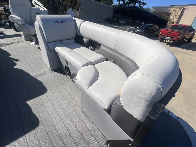 Slide: The Image of Bentley Pontoons Bentley 223 Navigator (3/4 Tube) 2022 - 3