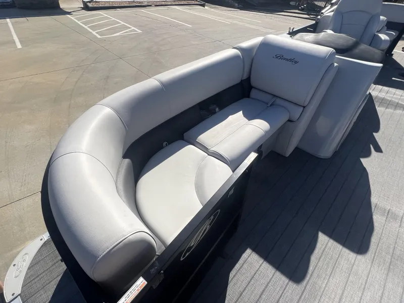 Slide: The Image of Bentley Pontoons Bentley 223 Navigator (3/4 Tube) 2022 - 4