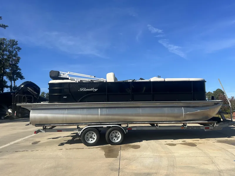 Slide: The Image of Bentley Pontoons Bentley 223 Navigator (3/4 Tube) 2022 - 6