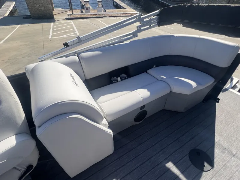 Slide: The Image of Bentley Pontoons Bentley 223 Navigator (3/4 Tube) 2022 - 9