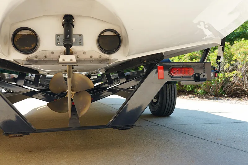 Slide: The Image of 2014 Tigé R20 boat propeller and trailer detail. - 17