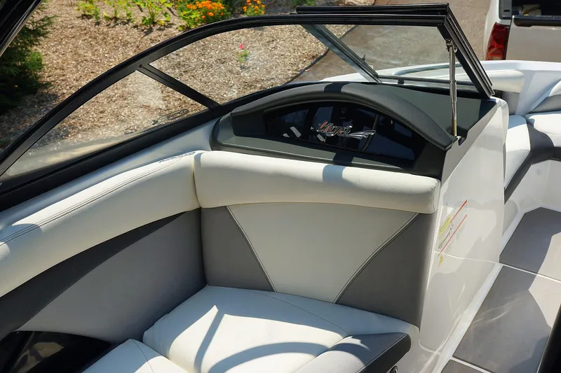 Slide: The Image of Tigé R20 2014 - 91