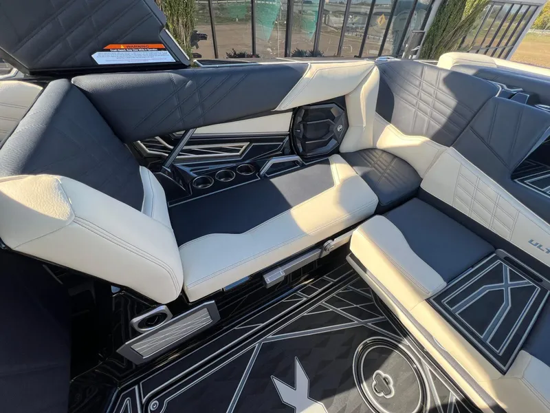 Slide: The Image of Tigé Ultré 23ZX 2025 - 18