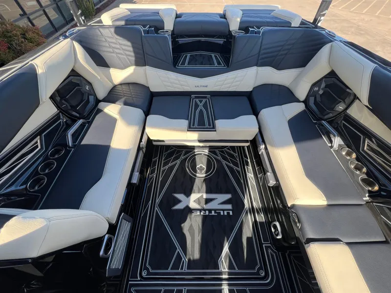 Slide: The Image of Tigé Ultré 23ZX 2025 - 19