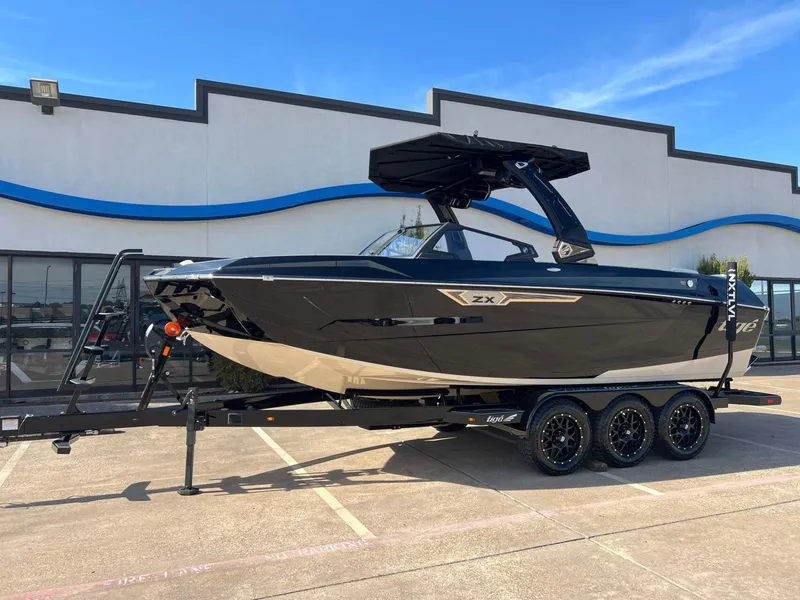 Slide: The Image of Tigé Ultré 23ZX 2025 - 3